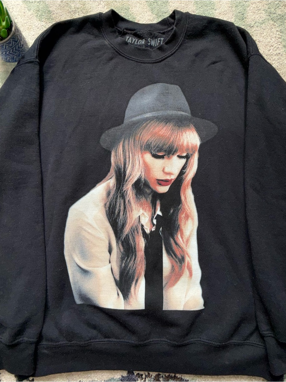 TAYLOR SWIFT OFFICIAL CONCERT MERCH Beautiful Tragic Love Affair L SWEATSHIRT